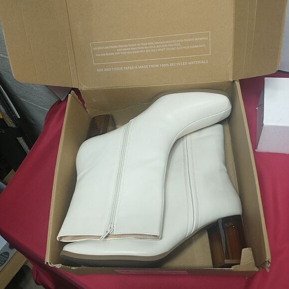 Journee Collection Womens SZ 12 Bone CLEARIE Ankle Boots . - Picture 1 of 13